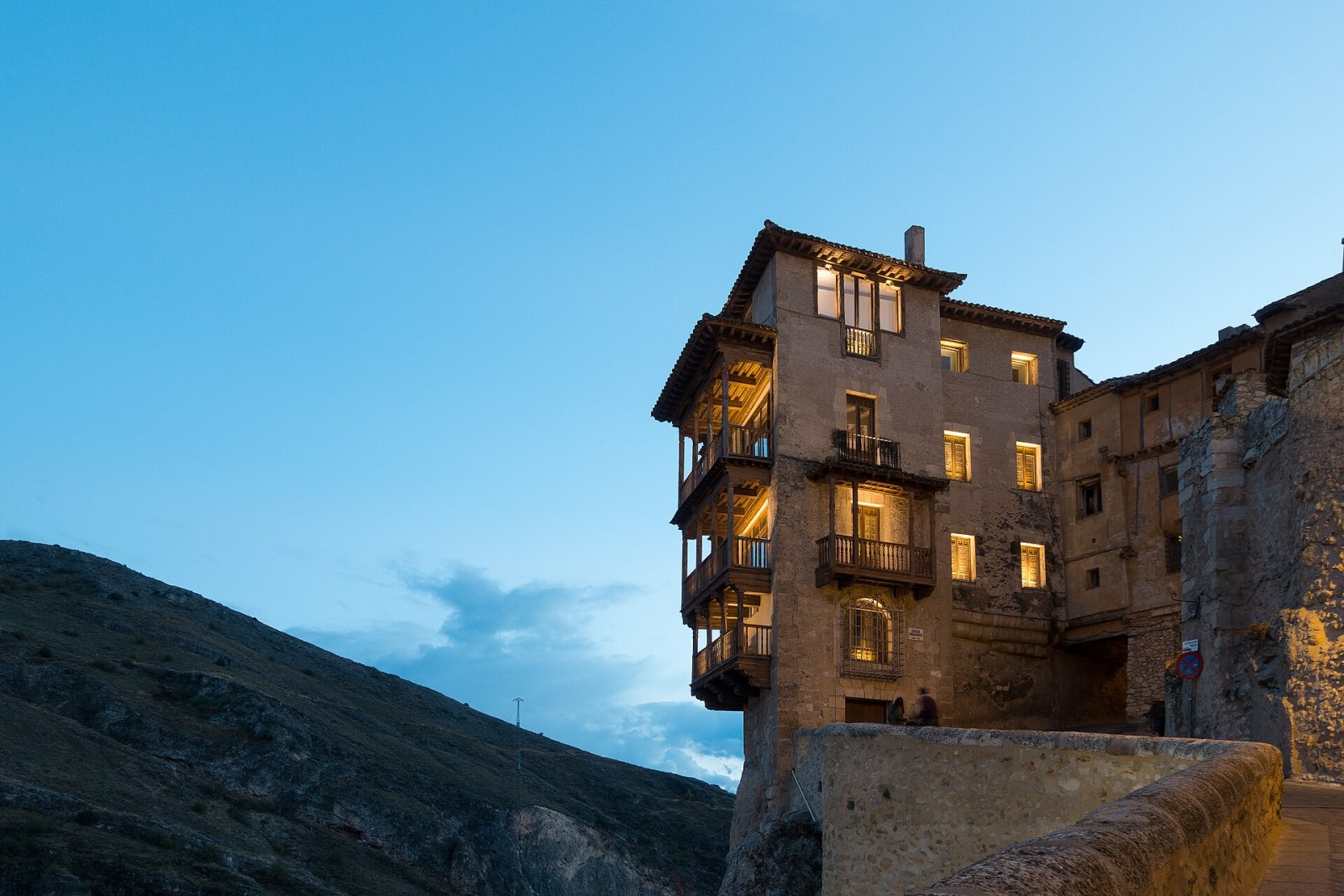 Descubre las Casas Colgadas de Cuenca: Un Viaje a la Historia