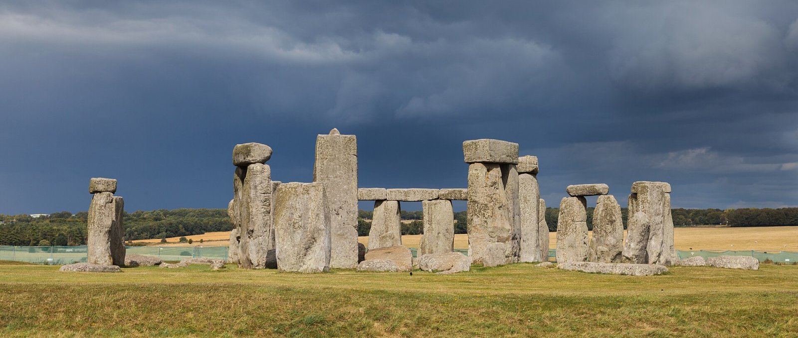 Discover Stonehenge: the Mysterious Prehistoric Monument in the UK | Secret World Trip Planner