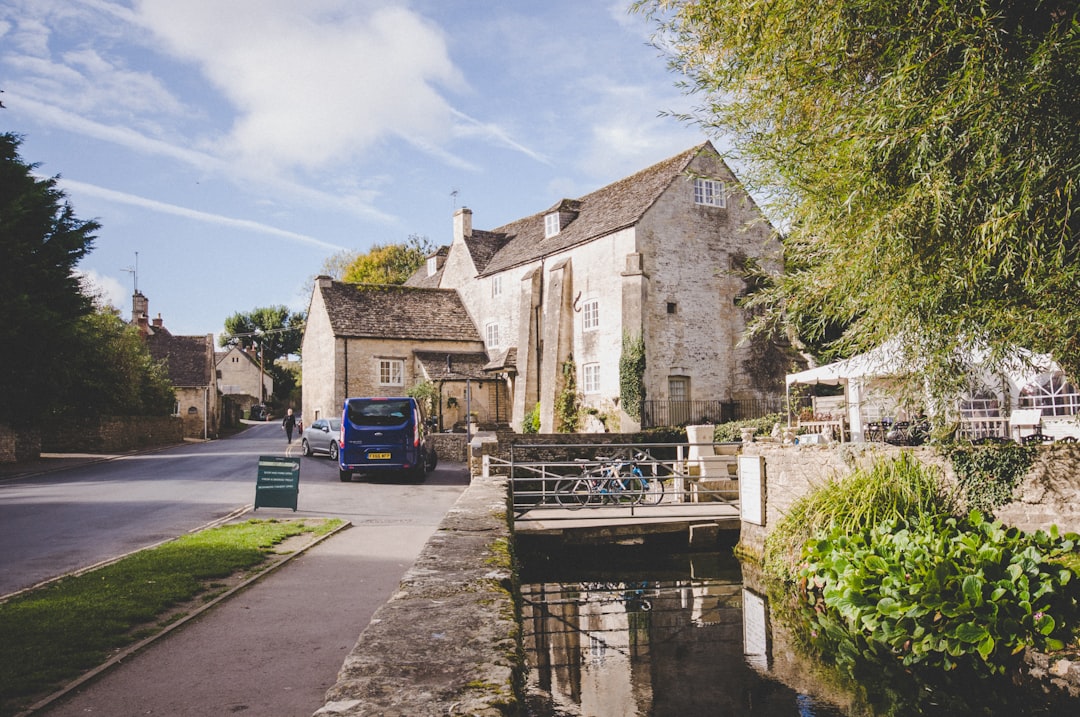 Entdecken Sie Bibury: ein kulturelles Juwel im Herzen Englands | Secret World Trip Planner