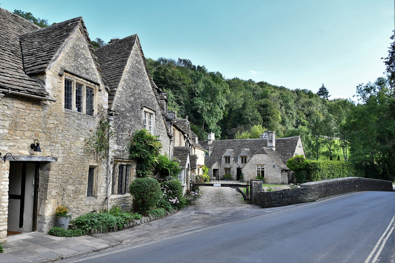 Découvrir Castle Combe : le plus beau village d'Angleterre | Secret World Trip Planner