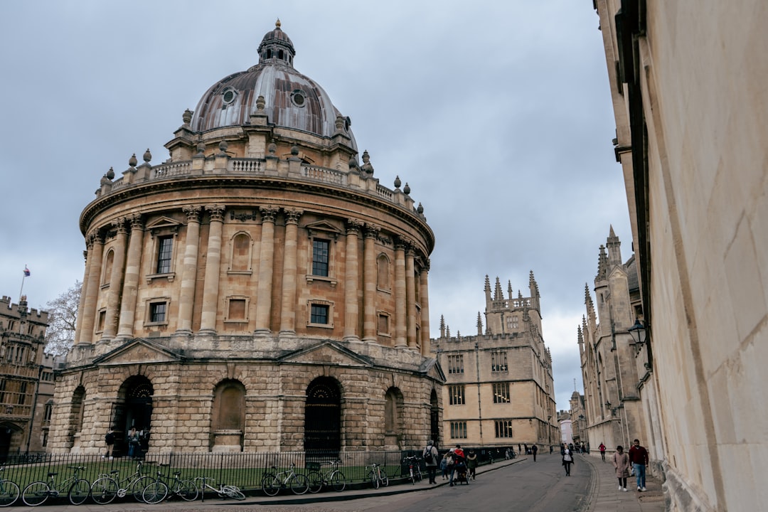 Descubre la Biblioteca Bodleiana de Oxford: un tesoro cultural - Q733+QQ Clacton-on-Sea | Secret World Trip Planner