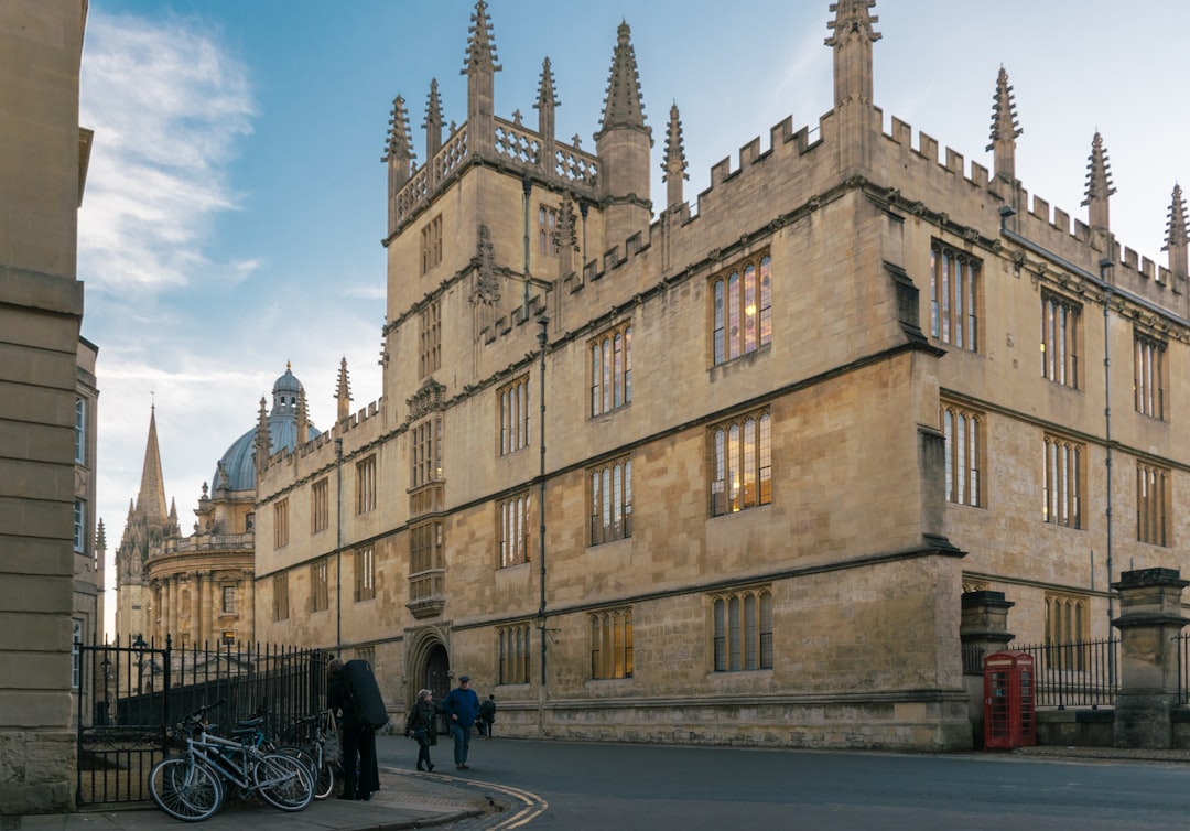 Descubra a Bodleian Library de Oxford: um tesouro cultural - Q733+QQ Clacton-on-Sea | Secret World Trip Planner