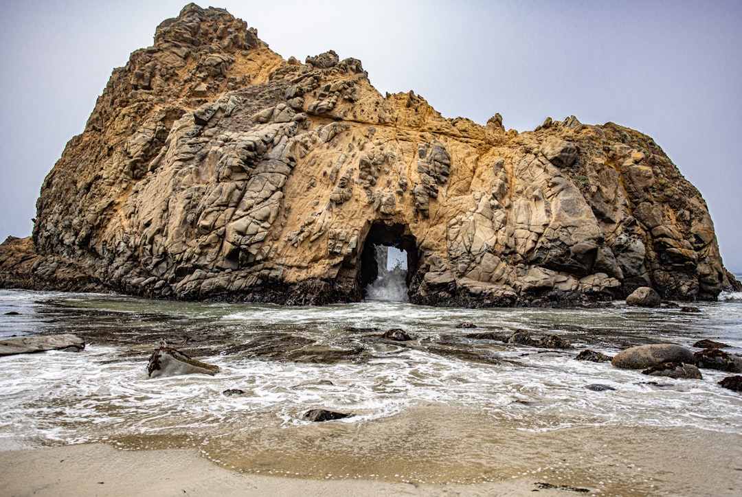 Descubra a Praia Pfeiffer: O Paraíso em Big Sur - Big Sur | Secret World Trip Planner