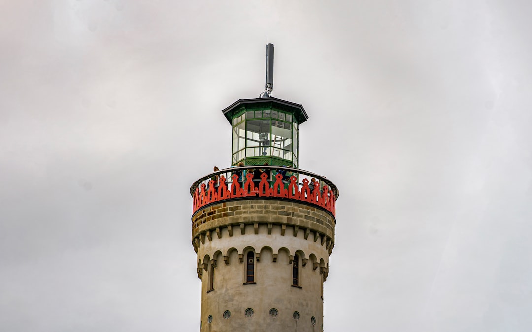 Scoprire il Neuer Leuchtturm di Lindau: un faro sul Lago di Costanza - Hafenpl. | Secret World Trip Planner