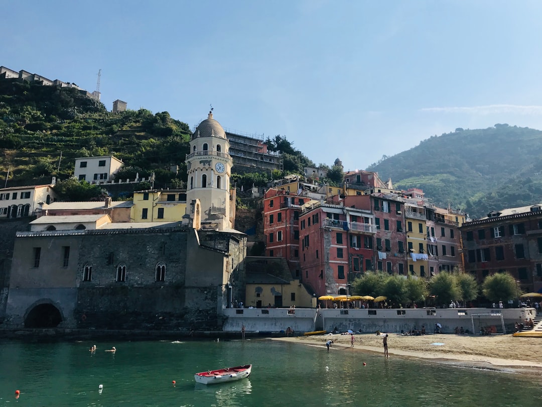 Senderos de ensueño en el Parque Nacional Cinque Terre - 19018 Vernazza SP | Secret World Trip Planner