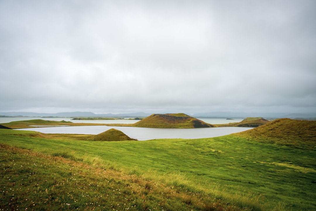 自然放松的温泉：米湖的地球泻湖 - Jarðbaðshólar | Secret World Trip Planner