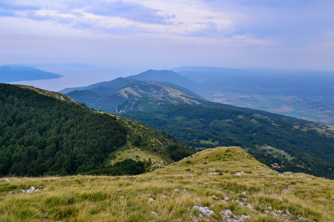 Descubre Vučjak: una joya natural en Croacia - Volarice | Secret World Trip Planner