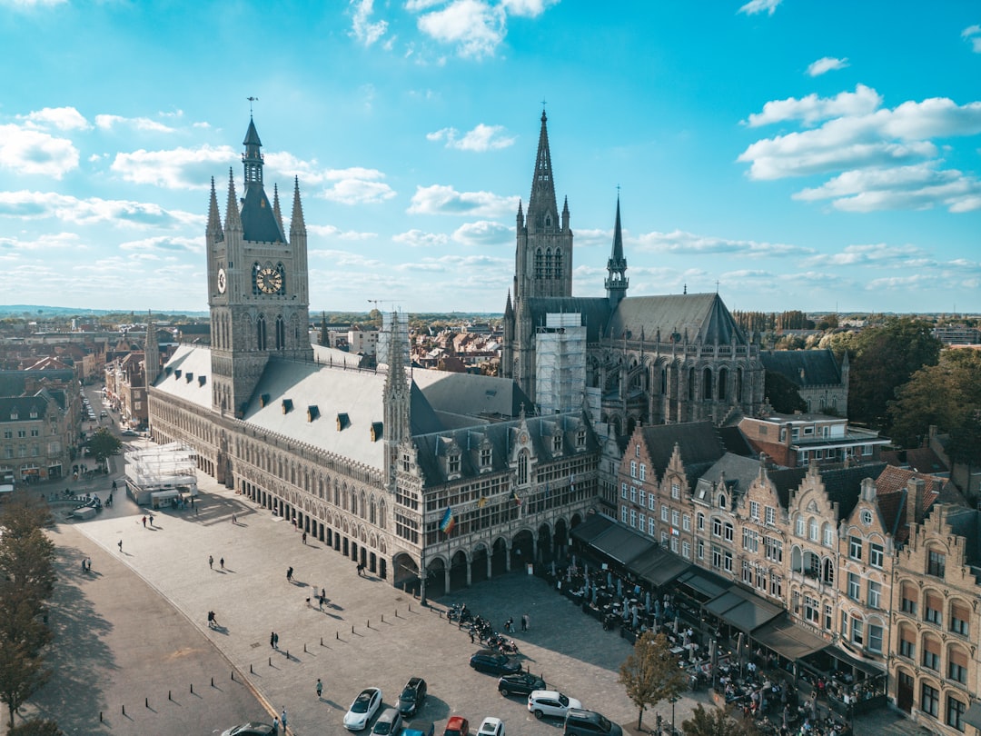 メニンゲート：イープルの記念碑 - Grote Markt 34 | Secret World Trip Planner