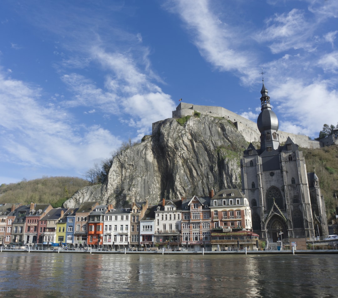 Explorez la Citadelle de Dinant : Histoire et Beauté en Belgique - Rue Adolphe Sax 11 | Secret World Trip Planner