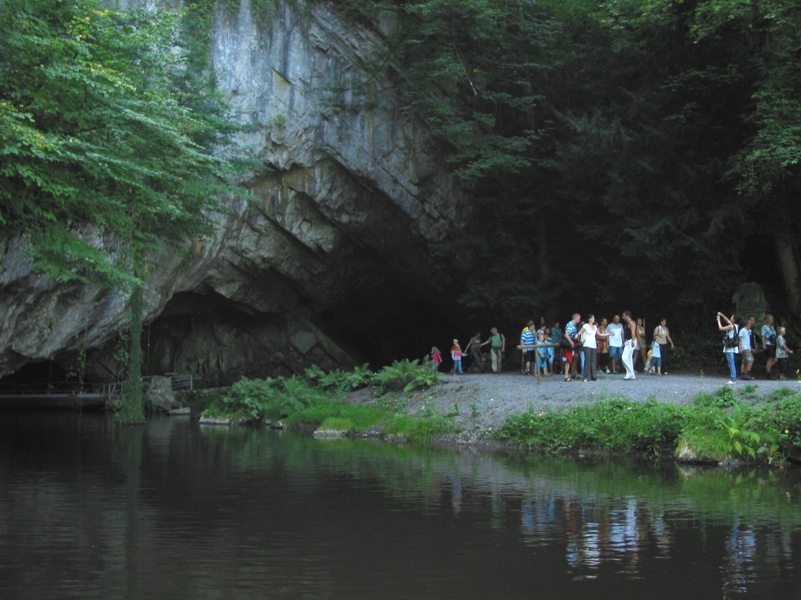Esplorando le Magiche Grotte di Han-sur-Lesse in Belgio - 458M+M8 Rochefort | Secret World Trip Planner