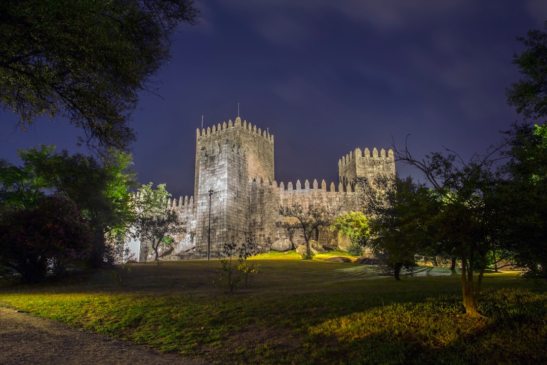 Découvrez le Centre Historique de Guimarães, le Cœur du Portugal | Secret World Trip Planner