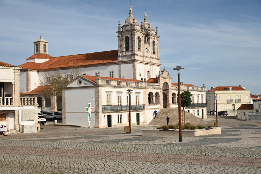 Explora el Convento de Cristo en Tomar: un tesoro histórico portugués - Arbus | Secret World Trip Planner