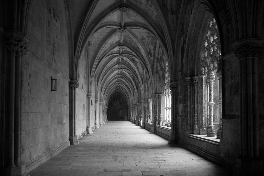 Explora el Monasterio de Batalha: una joya de Portugal - Collinas | Secret World Trip Planner