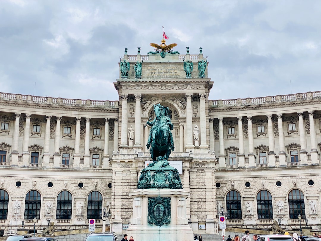 Découvrez la majesté du Palais Hofburg à Vienne - Wien | Secret World Trip Planner