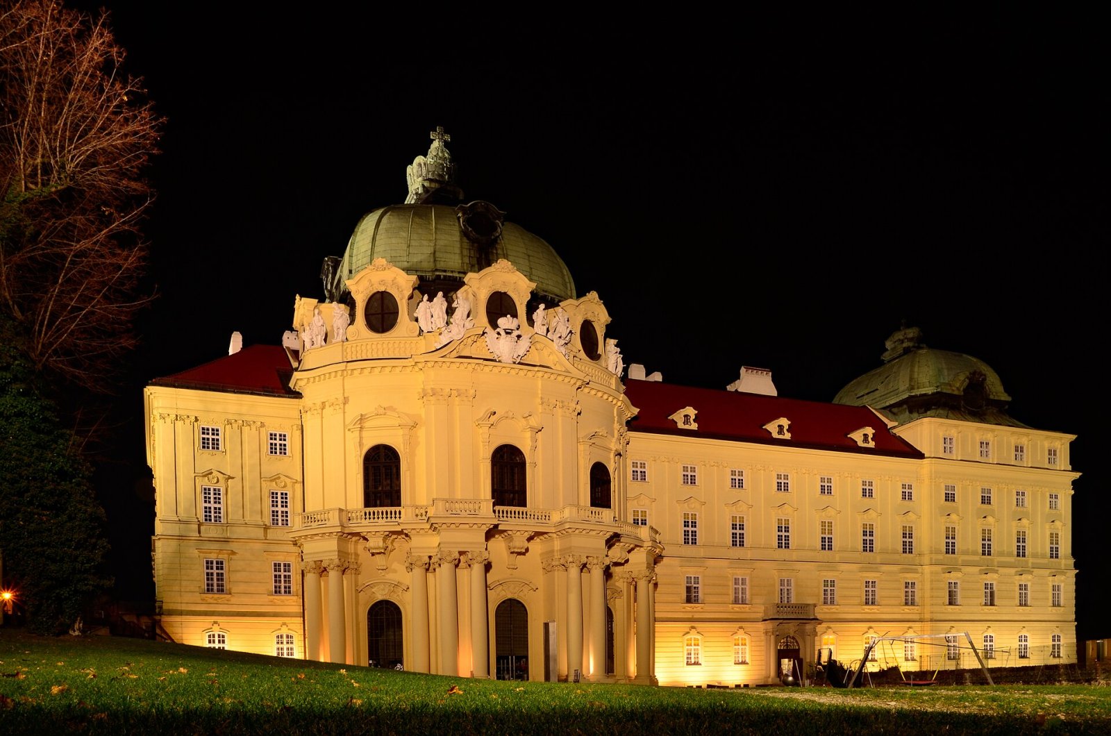 Descubra o Mosteiro de Klosterneuburg: História e Beleza - Klosterneuburg | Secret World Trip Planner