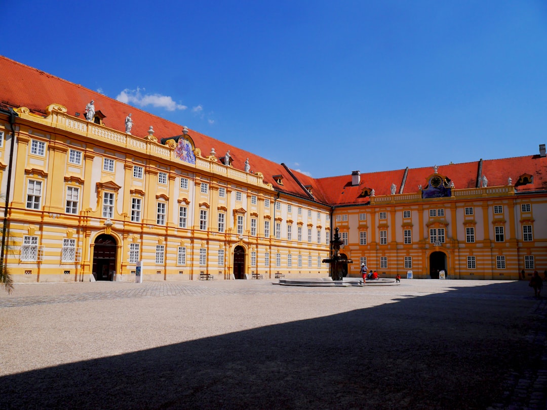 Descubre la Abadía de Melk: una joya histórica en Austria - Melk | Secret World Trip Planner