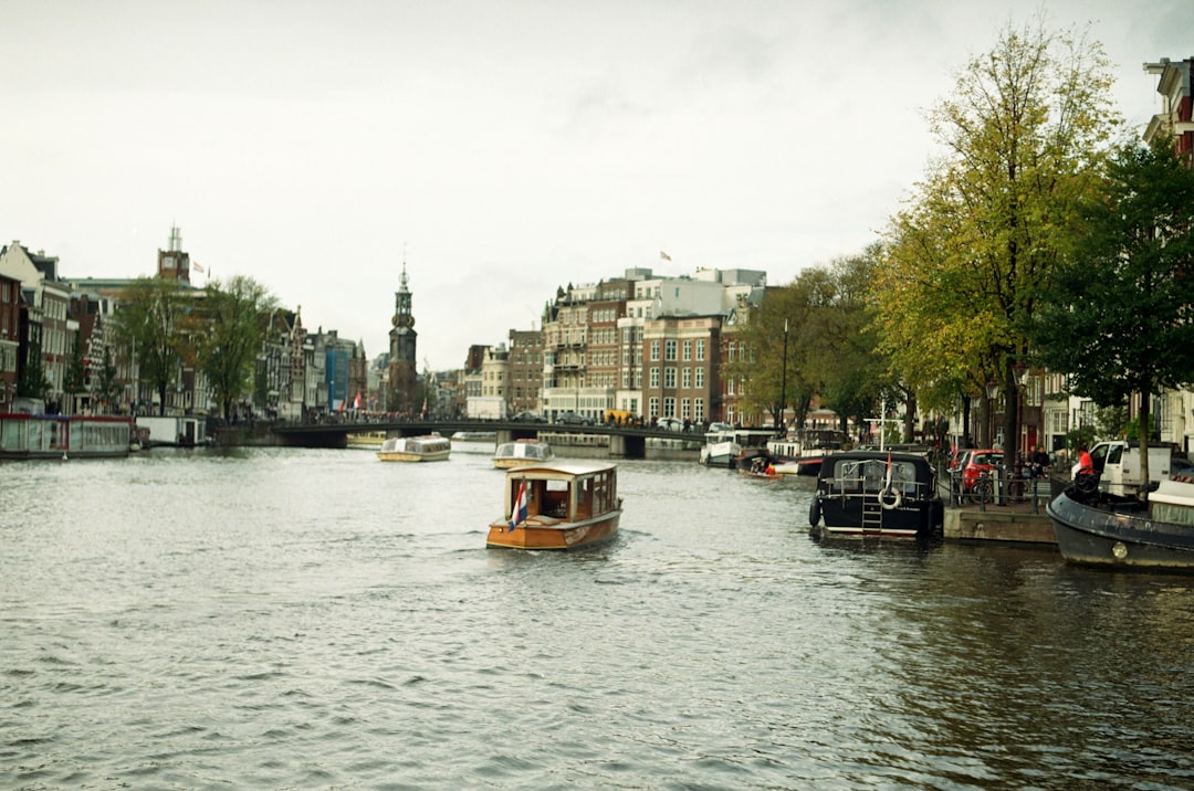 Découvrez les Canaux d'Amsterdam : Un Voyage entre Histoire et Culture - Amsterdam | Secret World Trip Planner