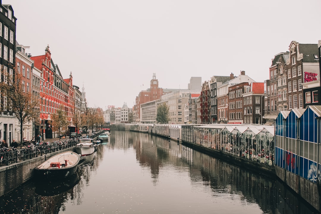 Descubra os Canais de Amsterdã: Uma Viagem pela História e Cultura - Amsterdam | Secret World Trip Planner