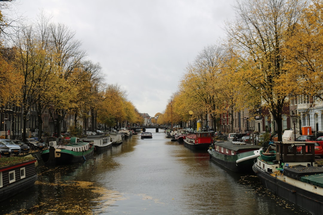 암스테르담의 운하 발견하기: 역사와 문화의 여행 - Amsterdam | Secret World Trip Planner