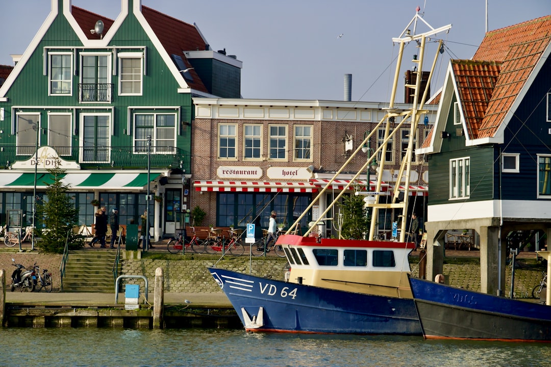 ボレンダム：伝統と現代性の間のズイデル海の真珠 - Volendam | Secret World Trip Planner