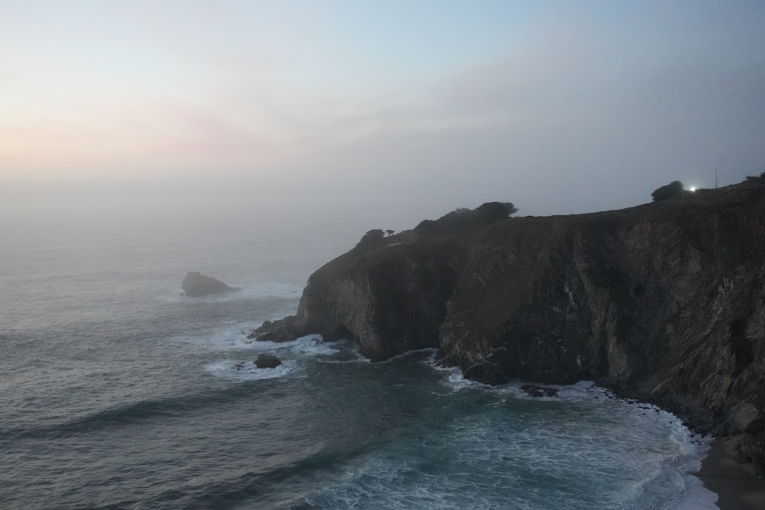 서부 해안의 매력: 포인트 서 등대 탐방 - Monterey | Secret World Trip Planner