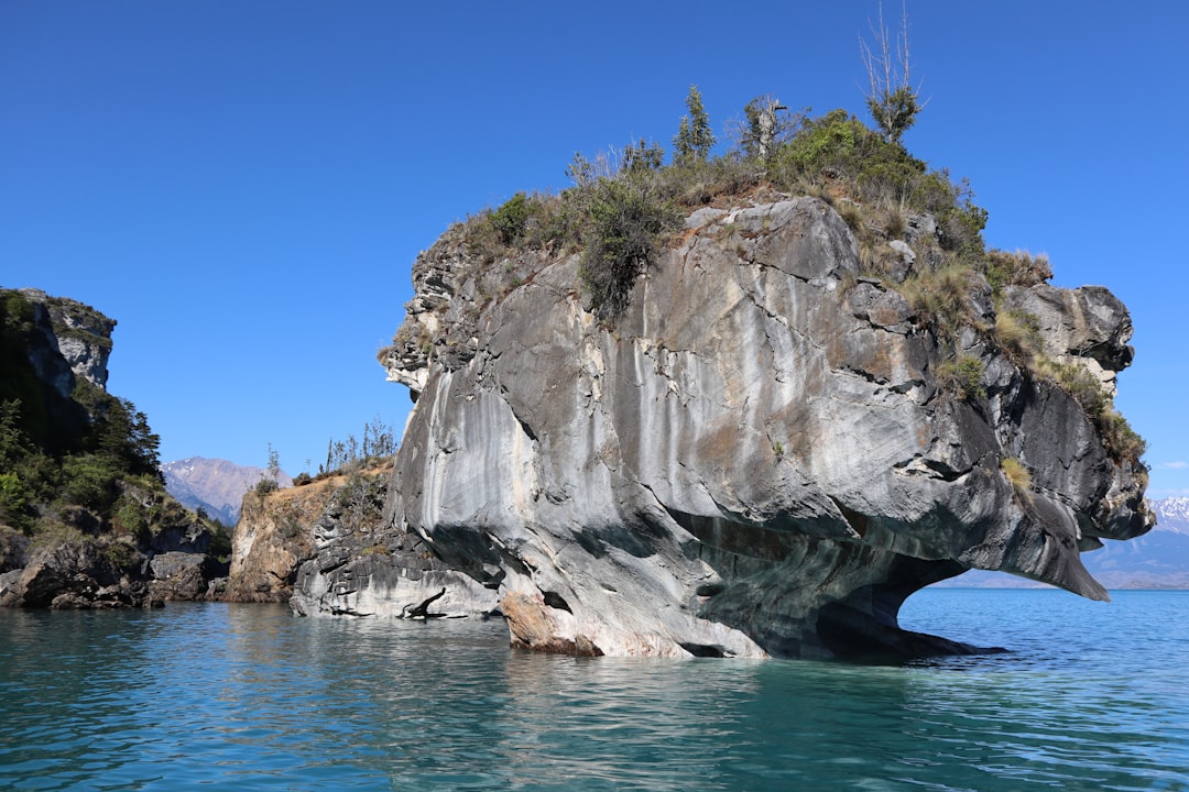 Entdecke die Magie der Marmorhöhlen in Chile - Chile Chico | Secret World Trip Planner