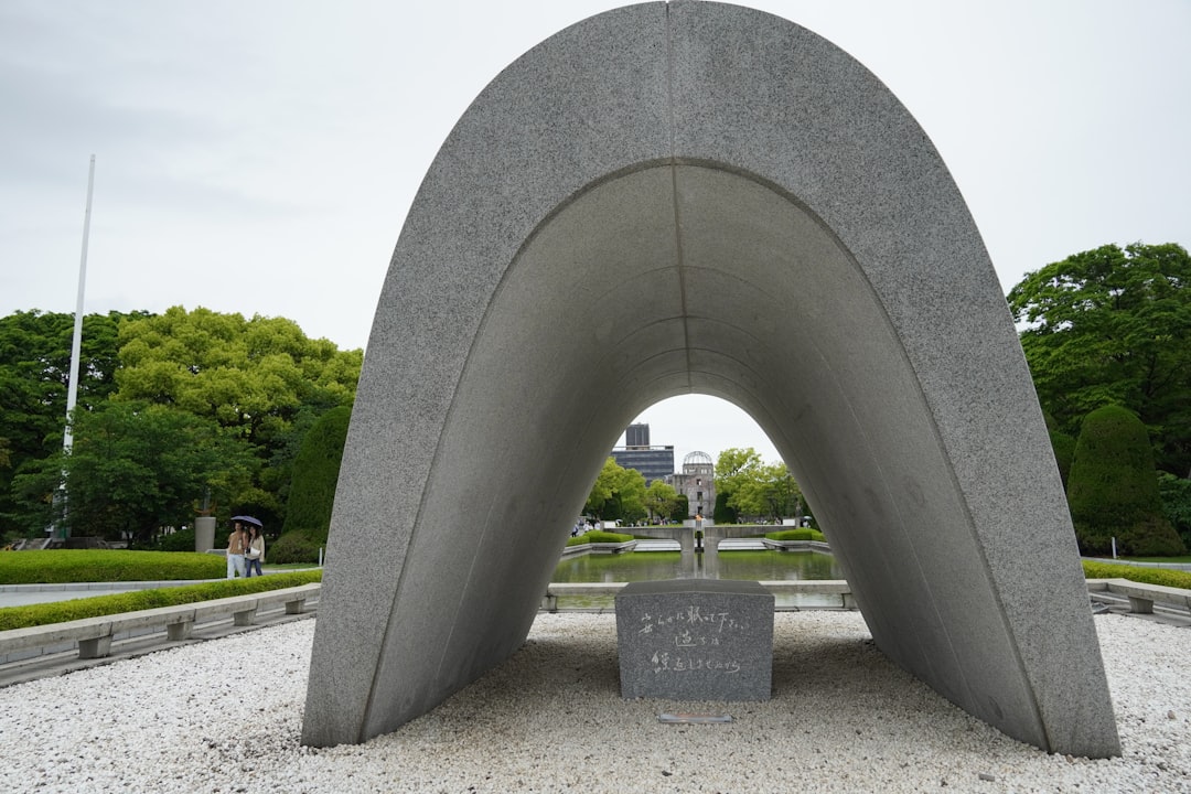 히로시마 평화 기념관: 깊은 성찰의 상징 - Hiroshima | Secret World Trip Planner
