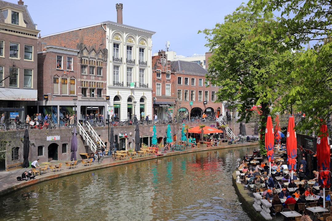 探索乌特勒支的运河：荷兰文化之旅 - Utrecht | Secret World Trip Planner