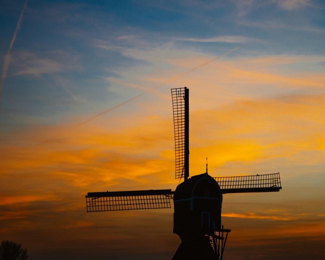 キンデルダイクを訪れる：オランダの自然の宝石 - Kinderdijk | Secret World Trip Planner