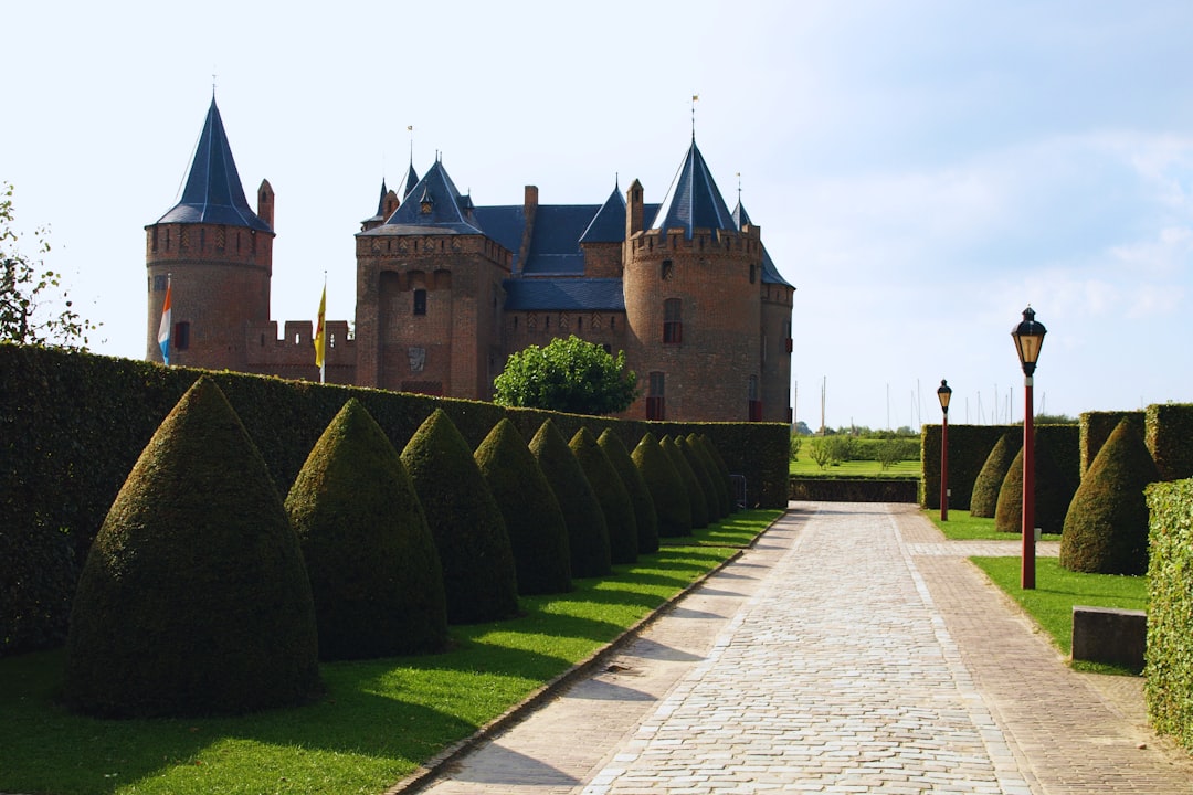 Castillo de Muiderslot: Un Viaje a la Historia de los Países Bajos - Muiden | Secret World Trip Planner