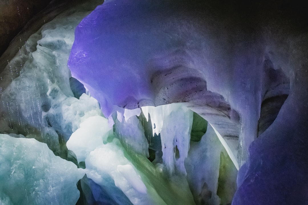 Découvrez la magie de la grotte de glace de Dachstein en Autriche - Obertraun | Secret World Trip Planner