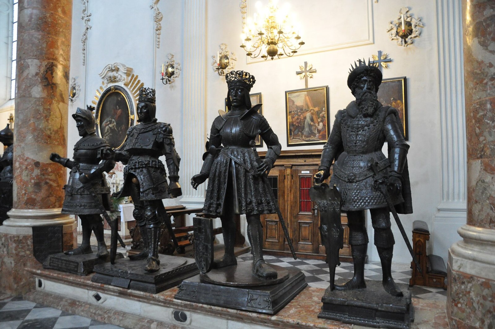 Entdecken Sie die Altstadt von Innsbruck: Geschichte und Schönheiten im Herzen Tirols - Innsbruck | Secret World Trip Planner