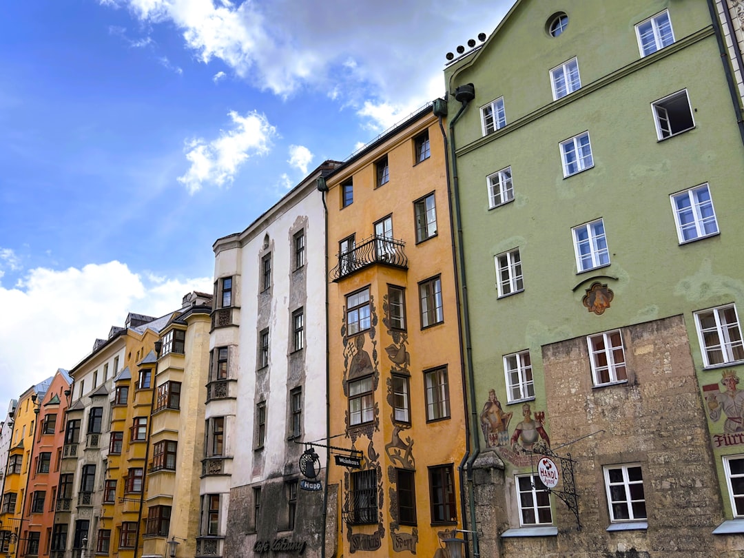 Descubre el Casco Antiguo de Innsbruck: Historia y Bellezas del Corazón del Tirol - Innsbruck | Secret World Trip Planner