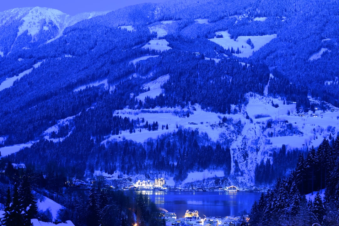 探索泽尔阿姆西: 奥地利的自然角落 - Zell am See | Secret World Trip Planner