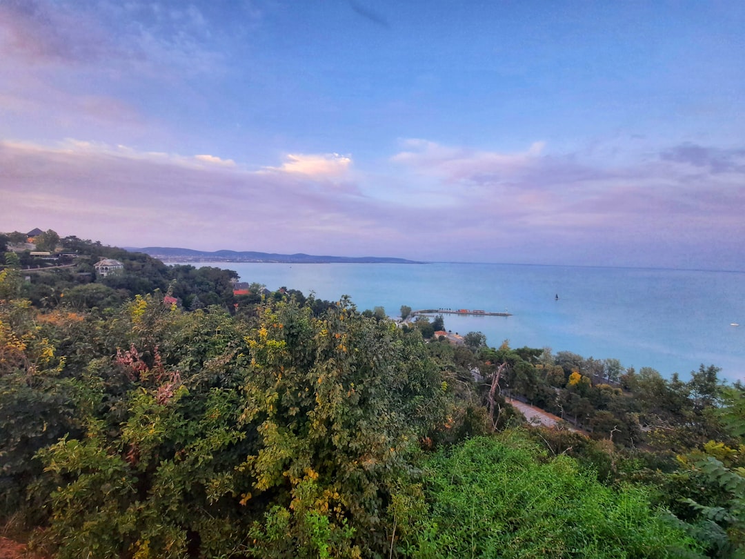 Entdecken Sie den Balatonsee: Ein Naturparadies in Ungarn - Balatonfüred | Secret World Trip Planner