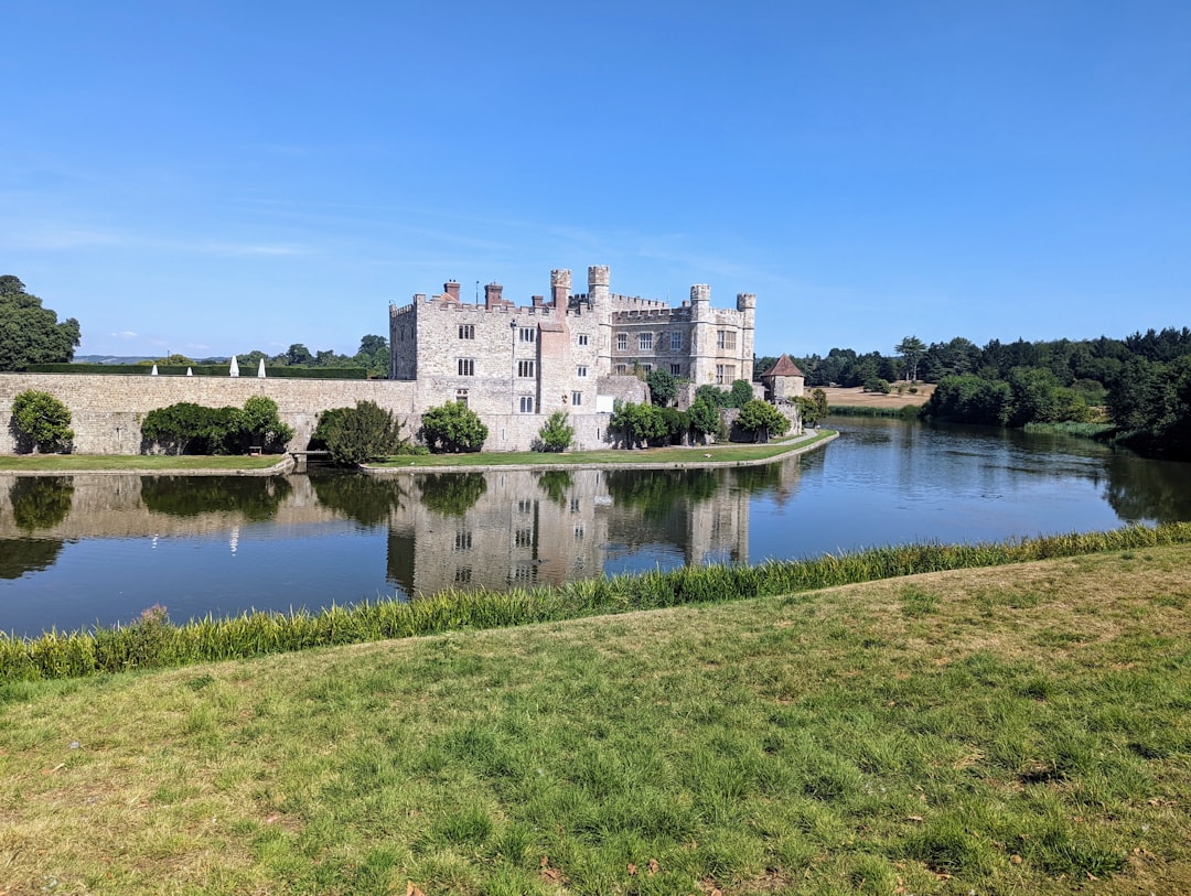 Scopri Leeds Castle: Storia e Bellezze in Inghilterra - Broomfield | Secret World Trip Planner