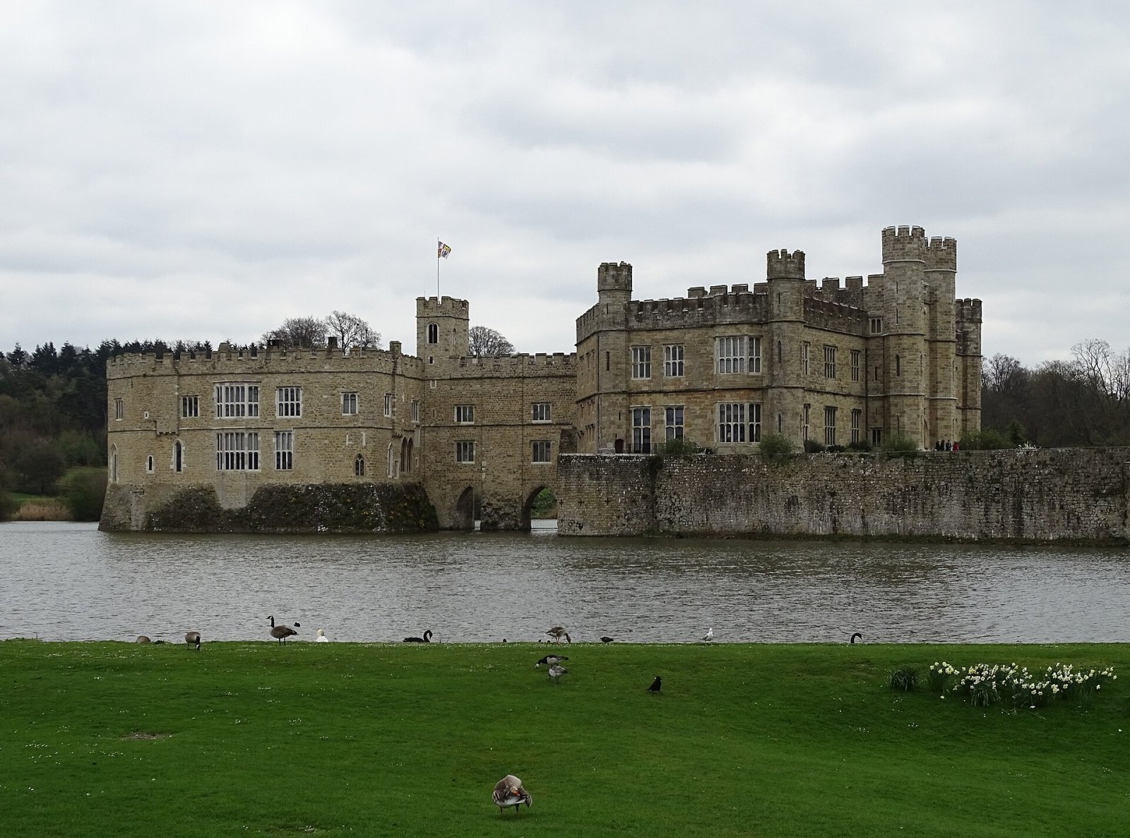Descubra o Castelo de Leeds: História e Belezas na Inglaterra - Broomfield | Secret World Trip Planner