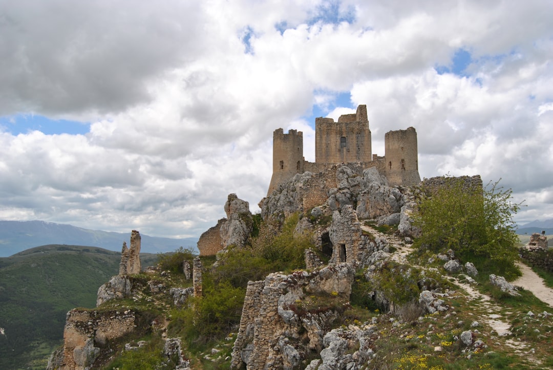 Explorando el Castillo de Palanok: Historia y Belleza - Zakarpats'ka oblast | Secret World Trip Planner