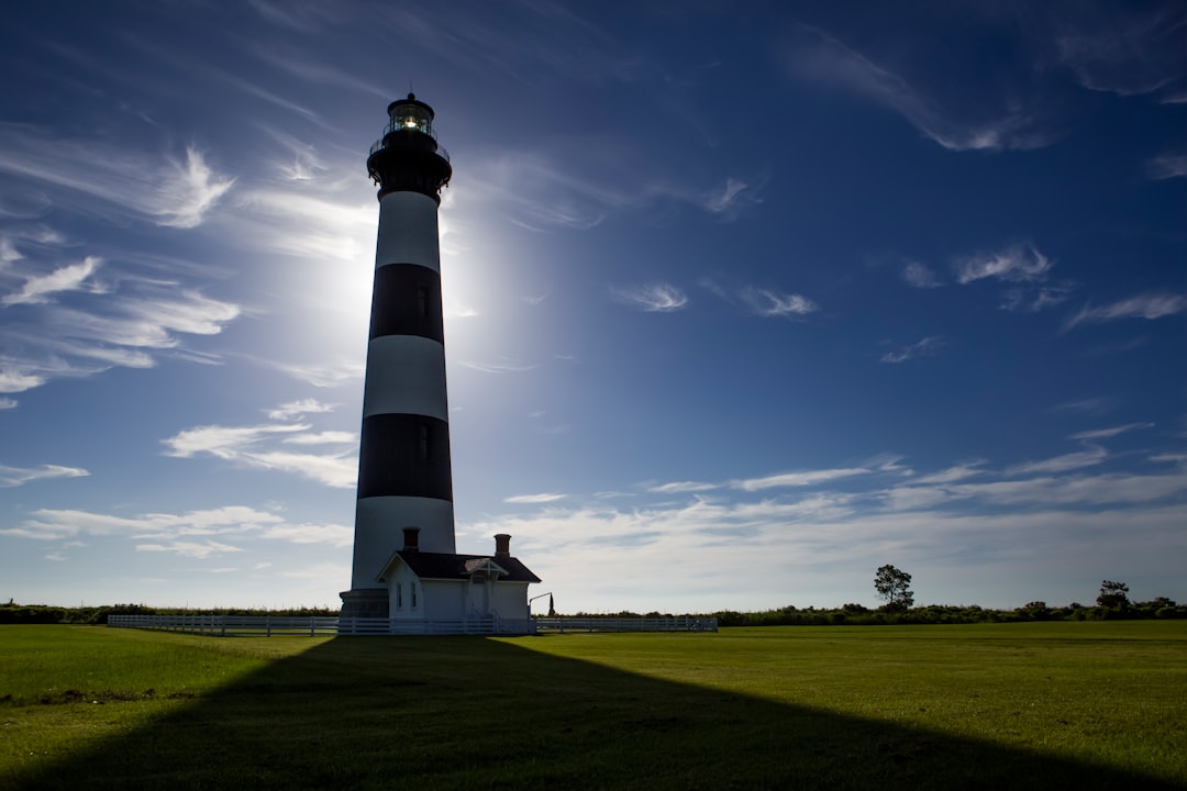Descubre el Faro de Bodie Island: un Viaje en el Tiempo - Nags Head | Secret World Trip Planner