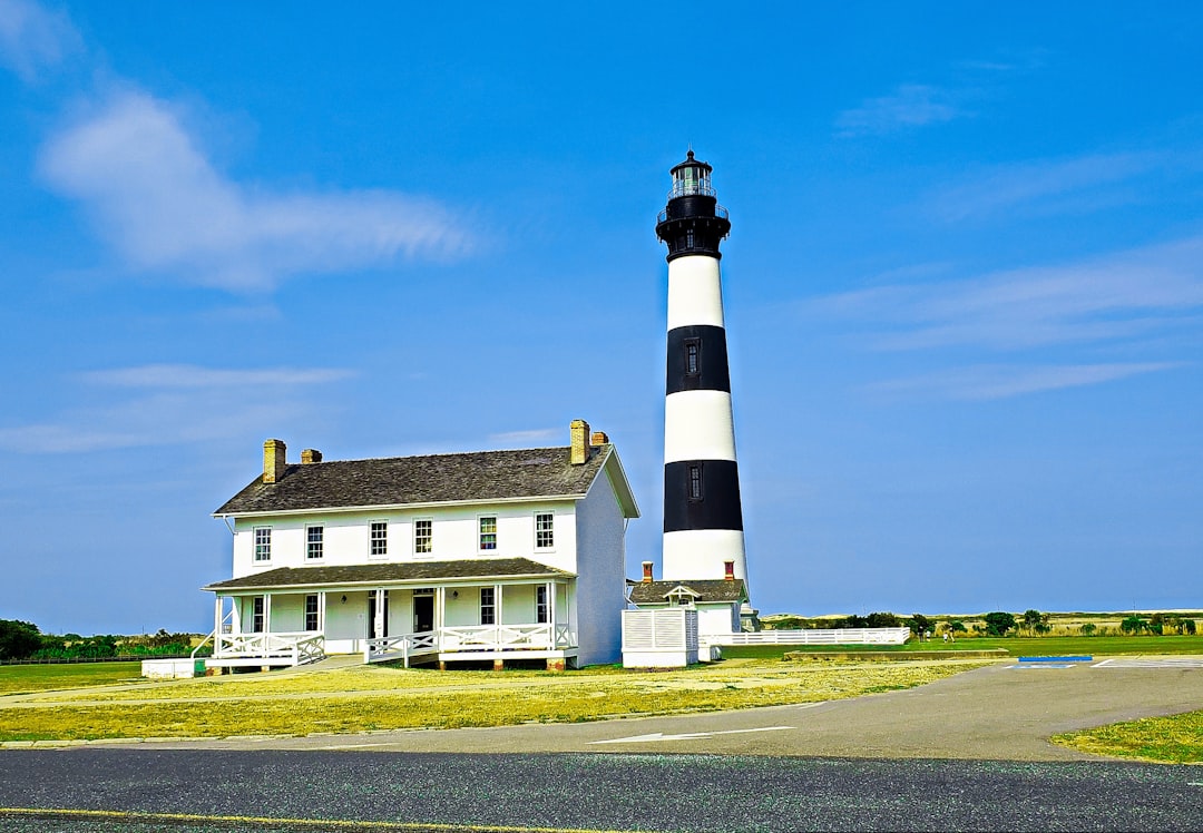 Descubre el Faro de Bodie Island: un Viaje en el Tiempo - Nags Head | Secret World Trip Planner