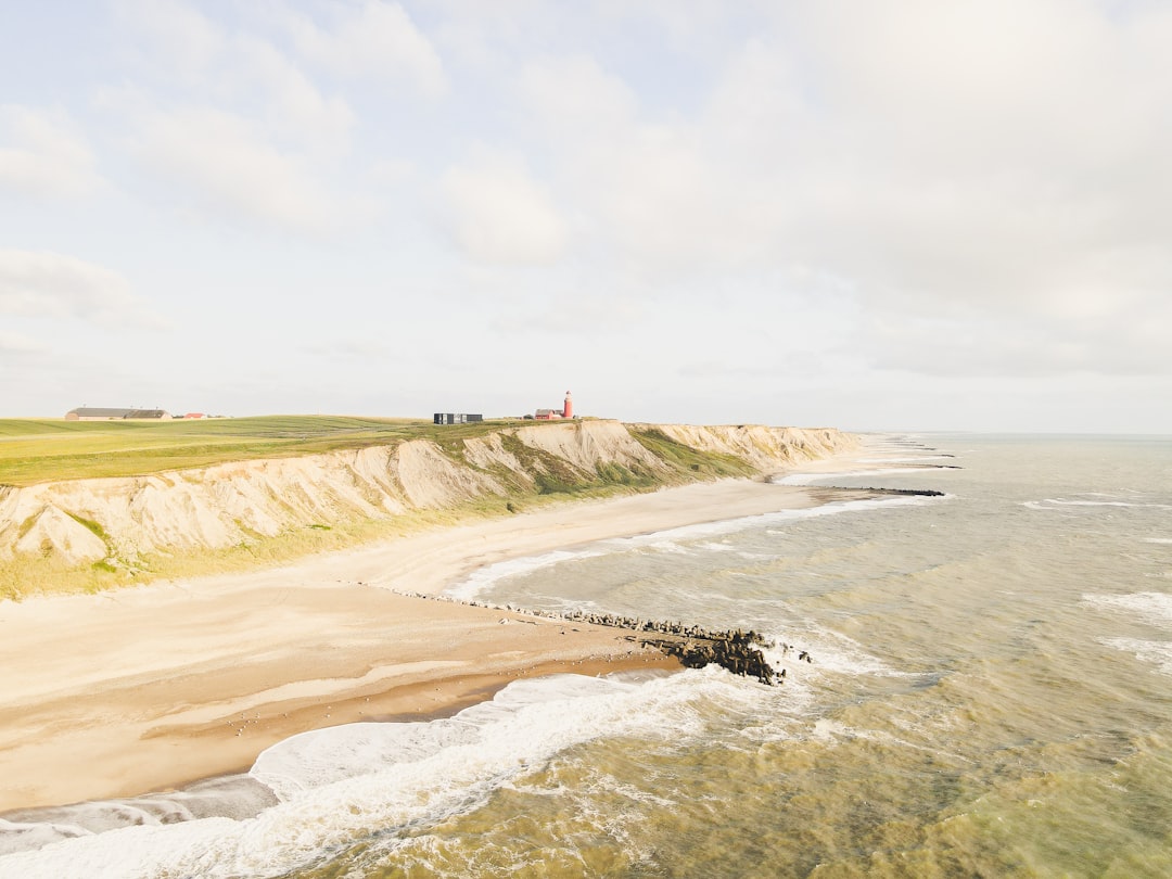 발레비에르그: 자연과 평화가 공존하는 덴마크의 언덕 - Ballebjergvejen 17 | Secret World Trip Planner
