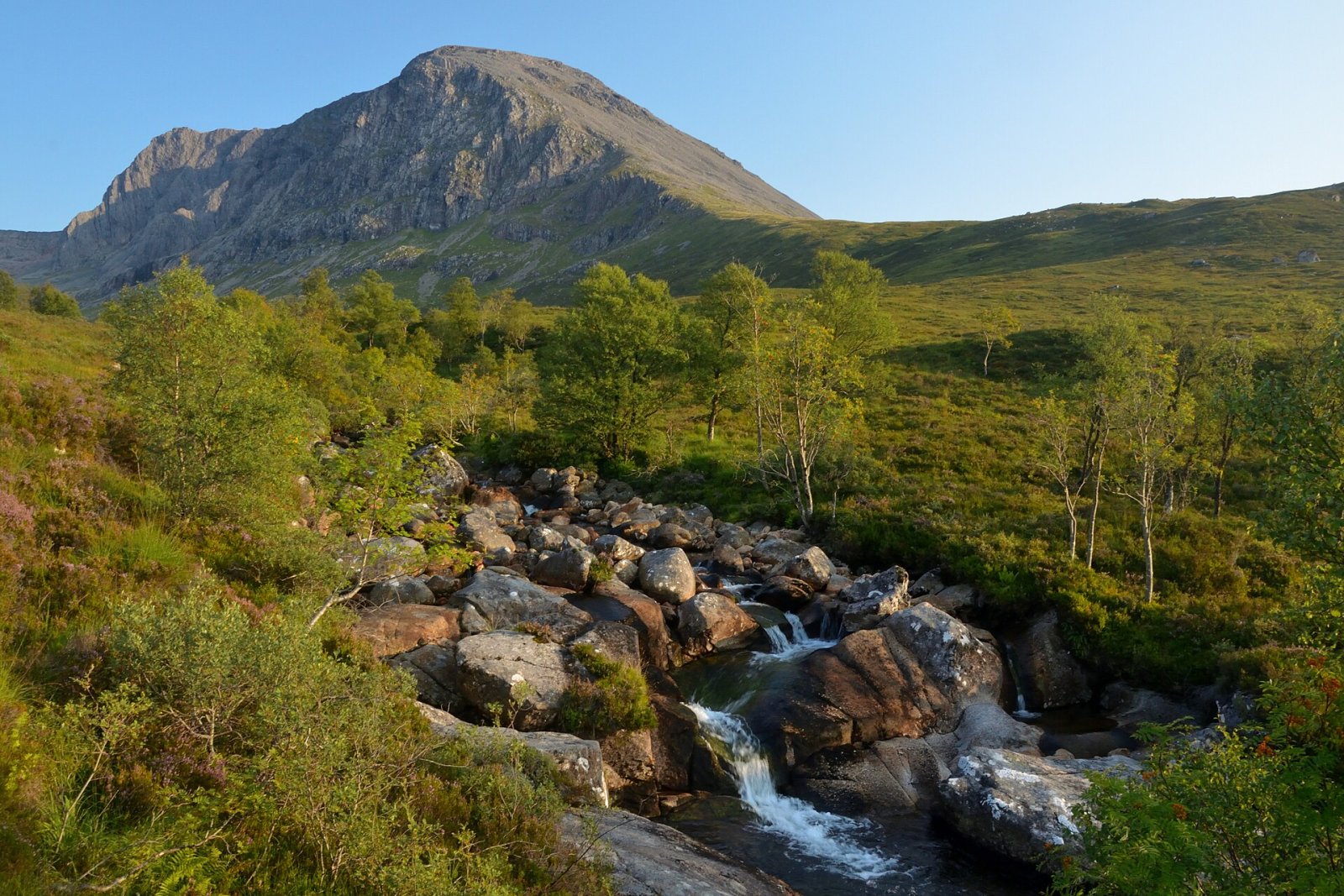 Scopri Ben Nevis: la vetta più alta della Scozia - Polldubh | Secret World Trip Planner