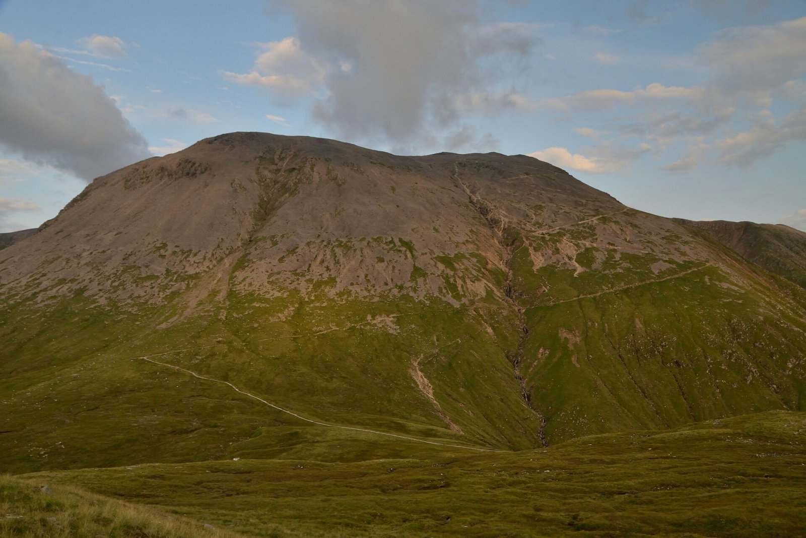 Descubra Ben Nevis: o pico mais alto da Escócia - Polldubh | Secret World Trip Planner