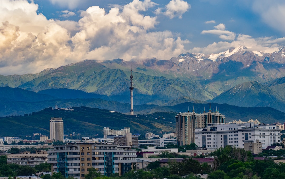 Descubre Almaty: El Mercado Verde y sus Maravillas - Almaty | Secret World Trip Planner