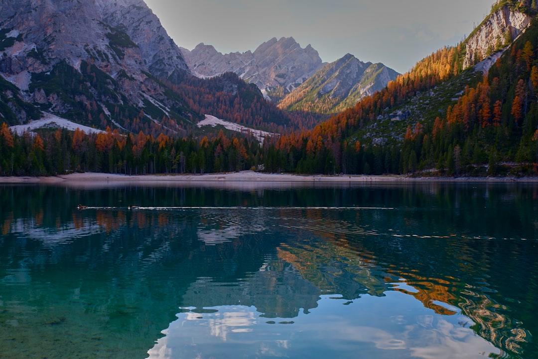 Excursões no Lago di Braies: Um Paraíso Escondido - St.Veit | Secret World Trip Planner