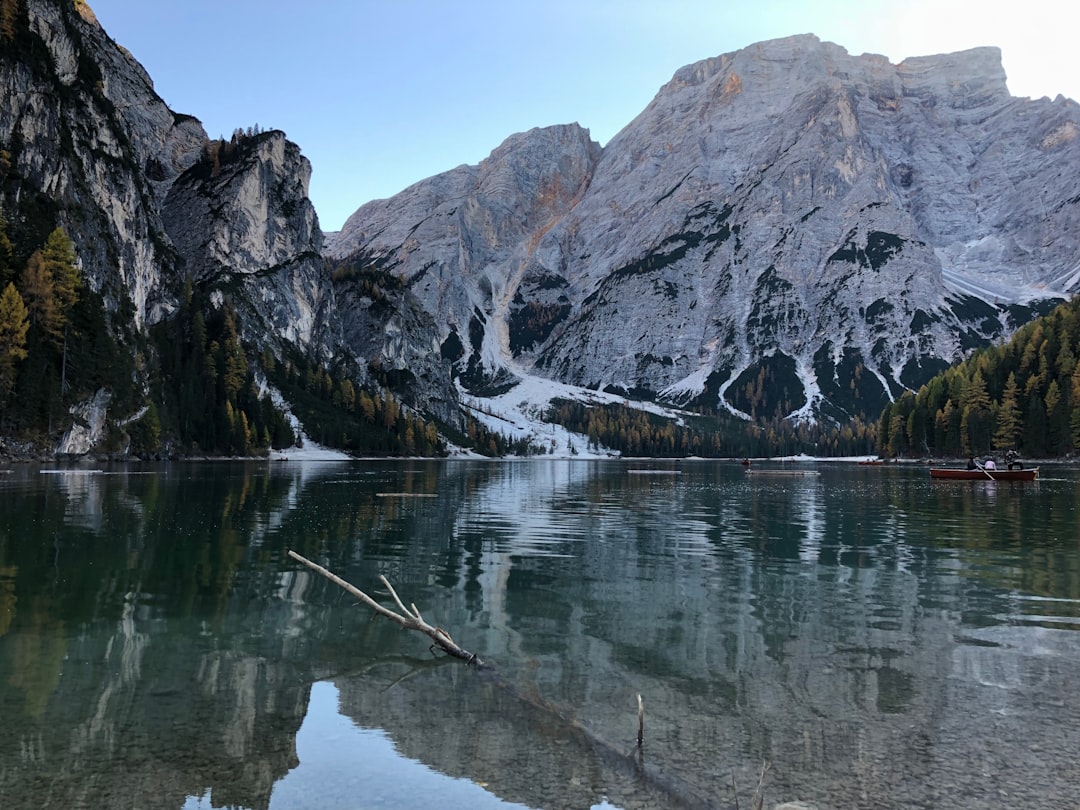 Excursões no Lago di Braies: Um Paraíso Escondido - St.Veit | Secret World Trip Planner