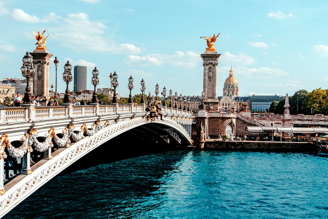 Die Alexandre-III-Brücke: Ein Meisterwerk von Paris - Pont Alexandre III | Secret World Trip Planner