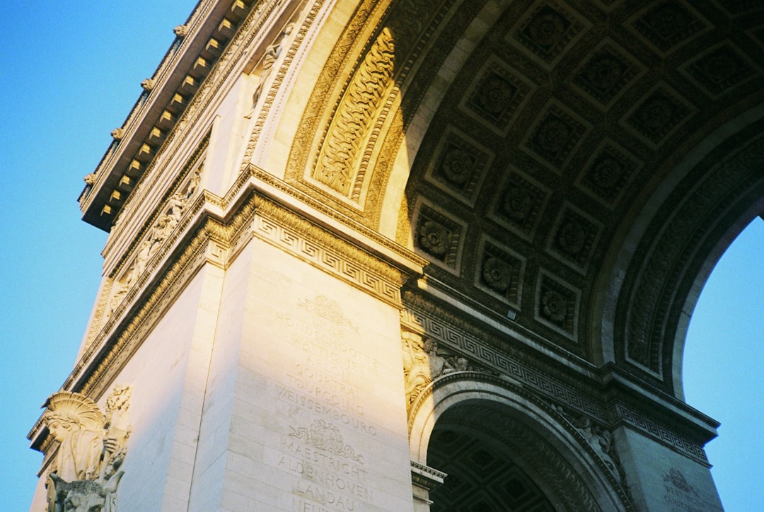 Arco del Carosello: Un Vínculo entre Historia y Belleza - Pl. du Carrousel | Secret World Trip Planner