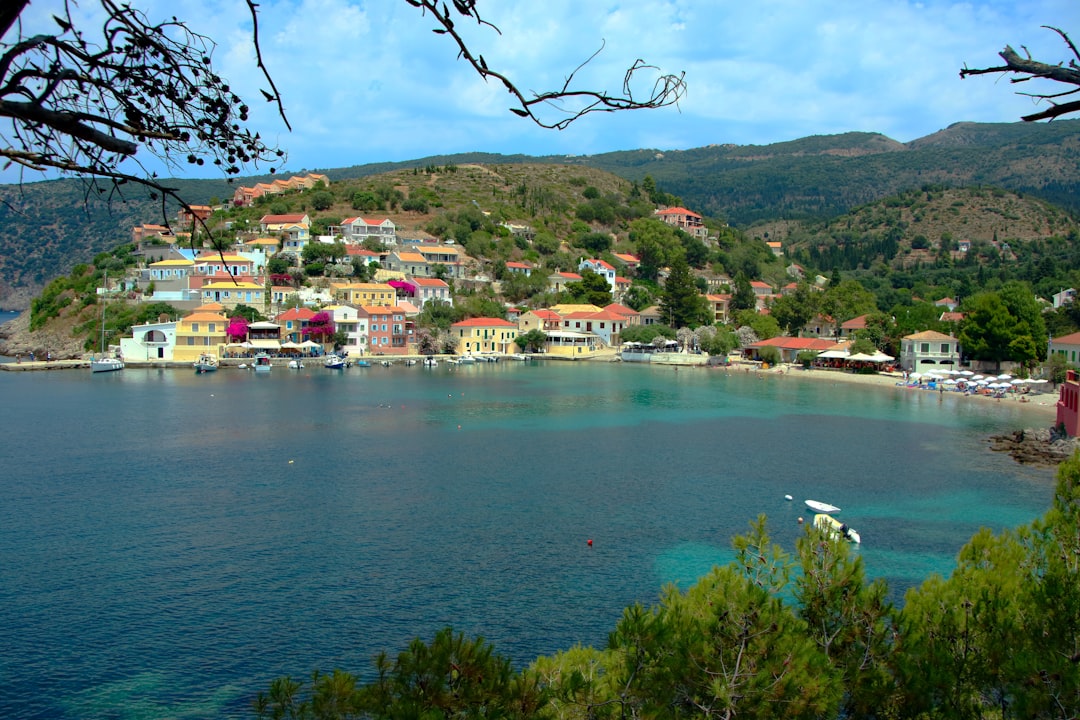 Ellinitsa: Un gioiello della natura in Arcadia, Grecia - 74C4+WF Falesia | Secret World Trip Planner