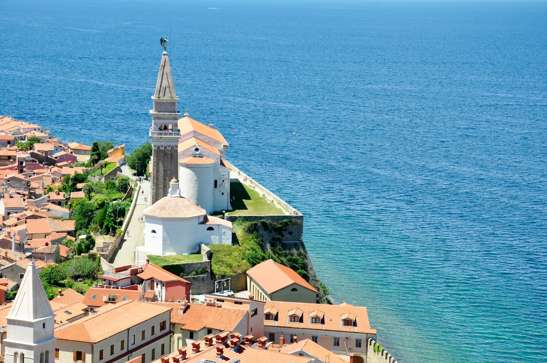 Descubre la Promenada Piran: Un Paraíso Panorámico - Prešernovo nabrežje | Secret World Trip Planner